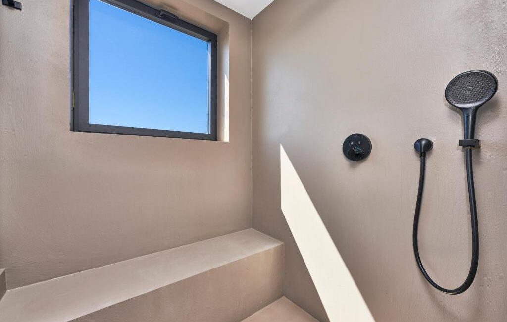 Suites hotel entrador - IONA projects