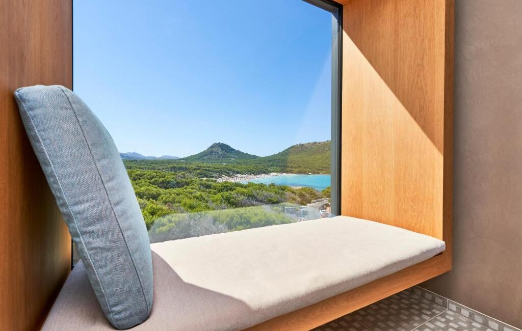 Suites hotel entrador - IONA projects