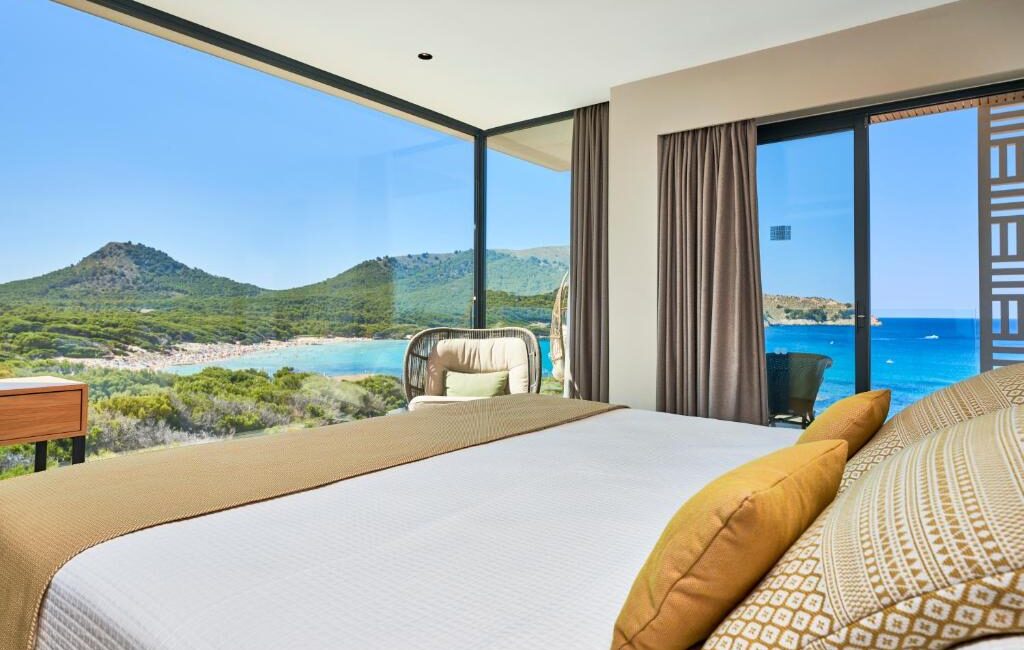 Suites hotel entrador - IONA projects